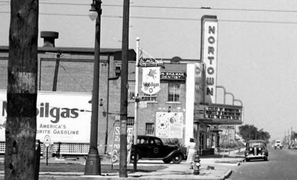 Nortown Theatre - Old Photo From Wayne State Library